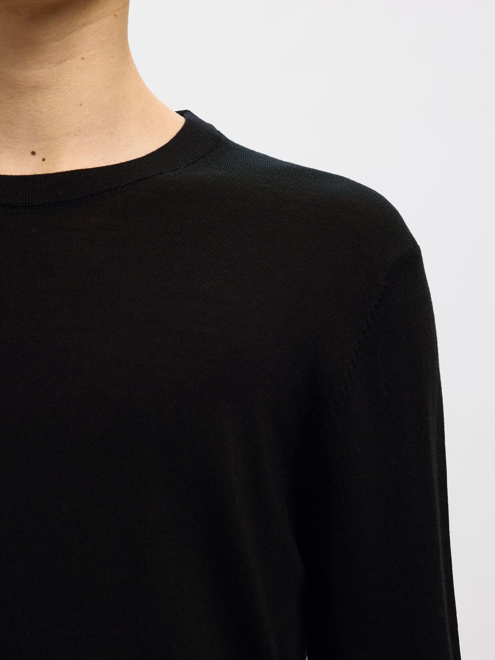 100% MERINOULD CREW NECK JUMPER