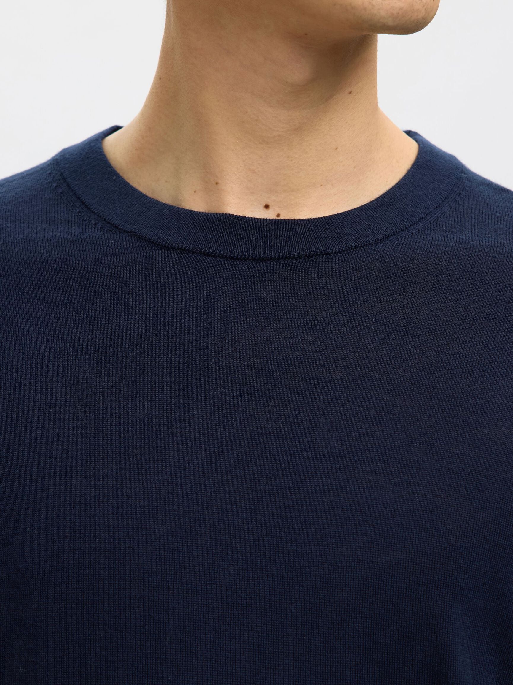 100% MERINOULD CREW NECK JUMPER