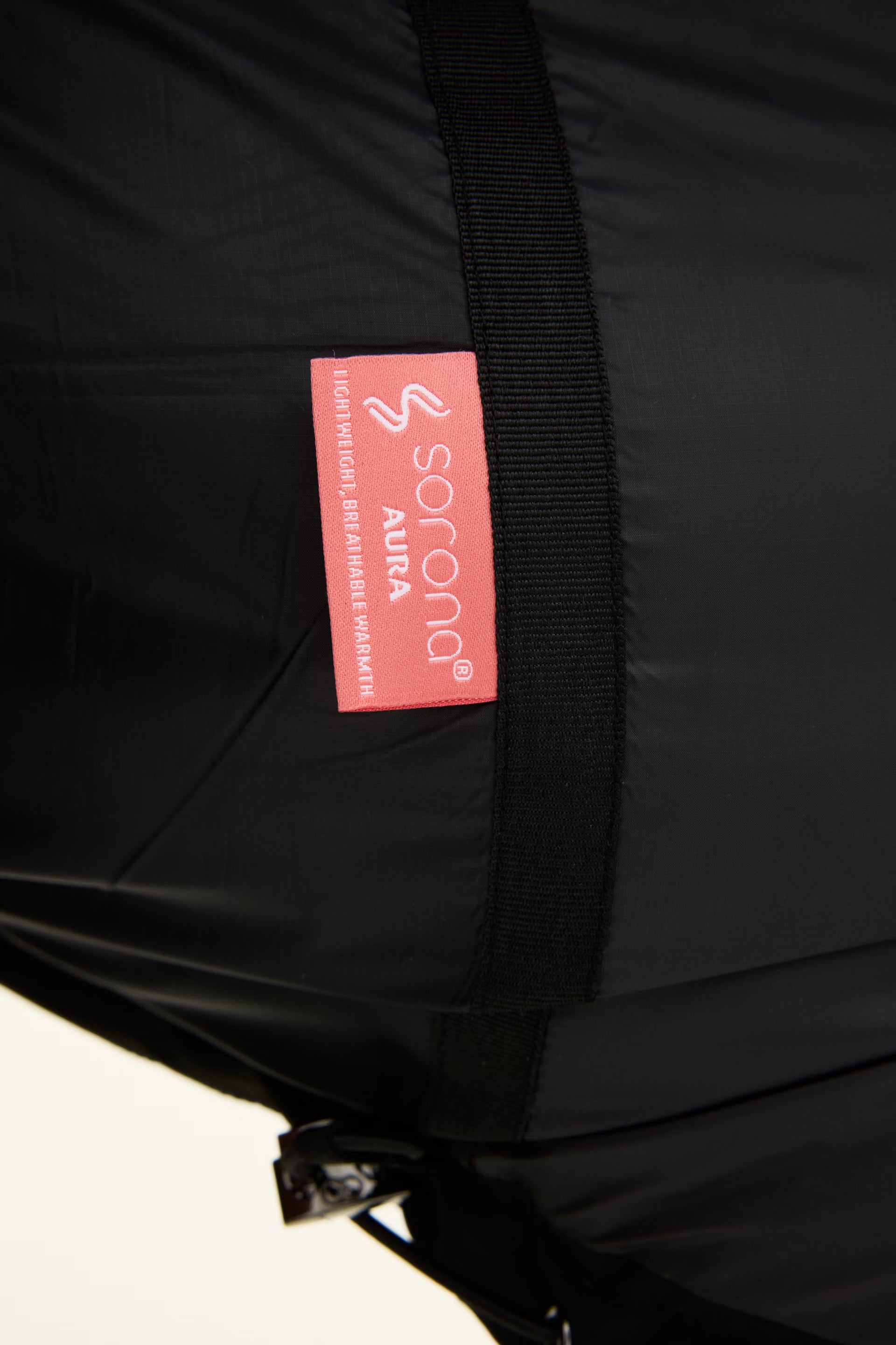 HOODED PUFFER VIND- OG VANDAFVISENDE JAKKE