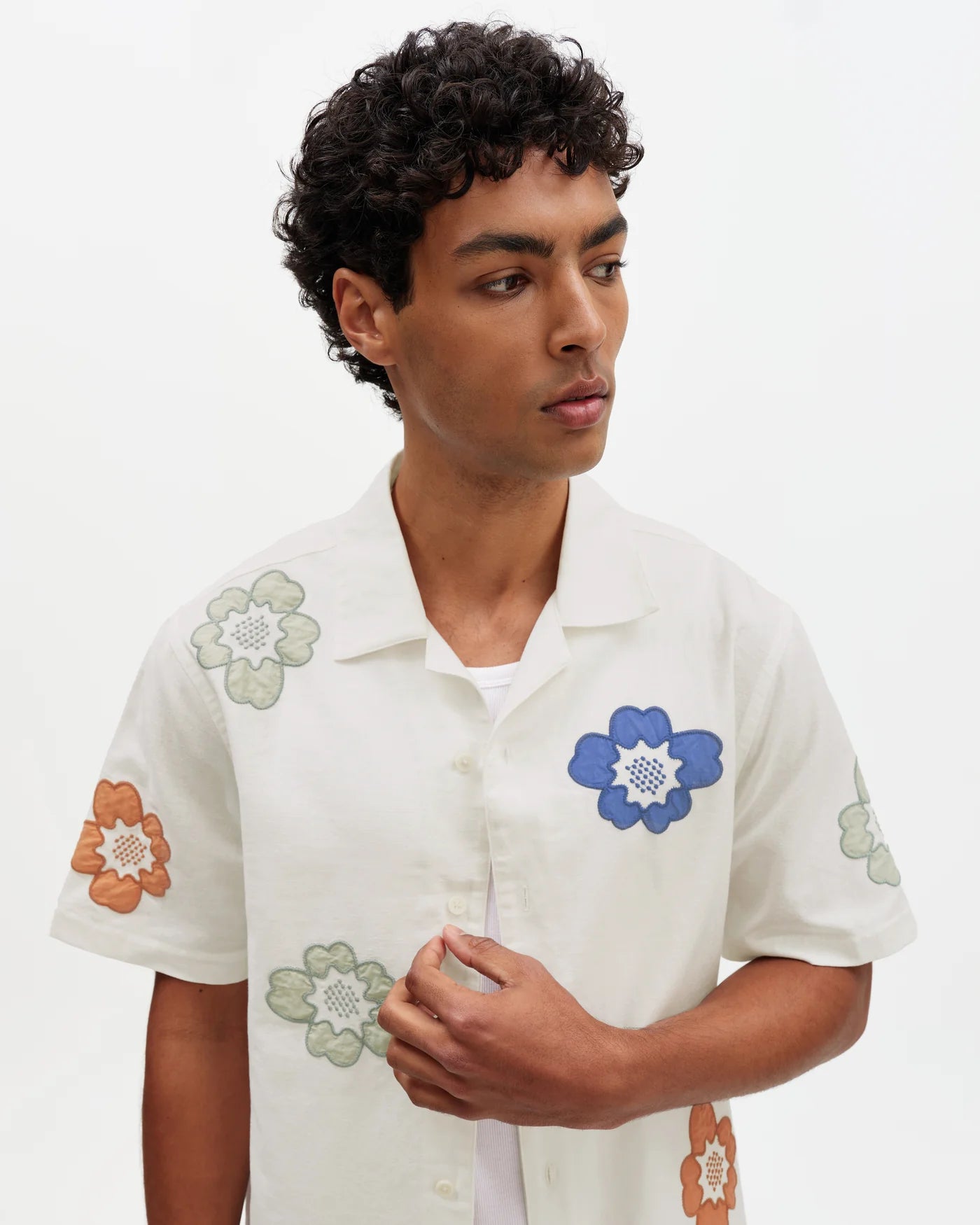 APPLIQUE FLORAL SKJORTE