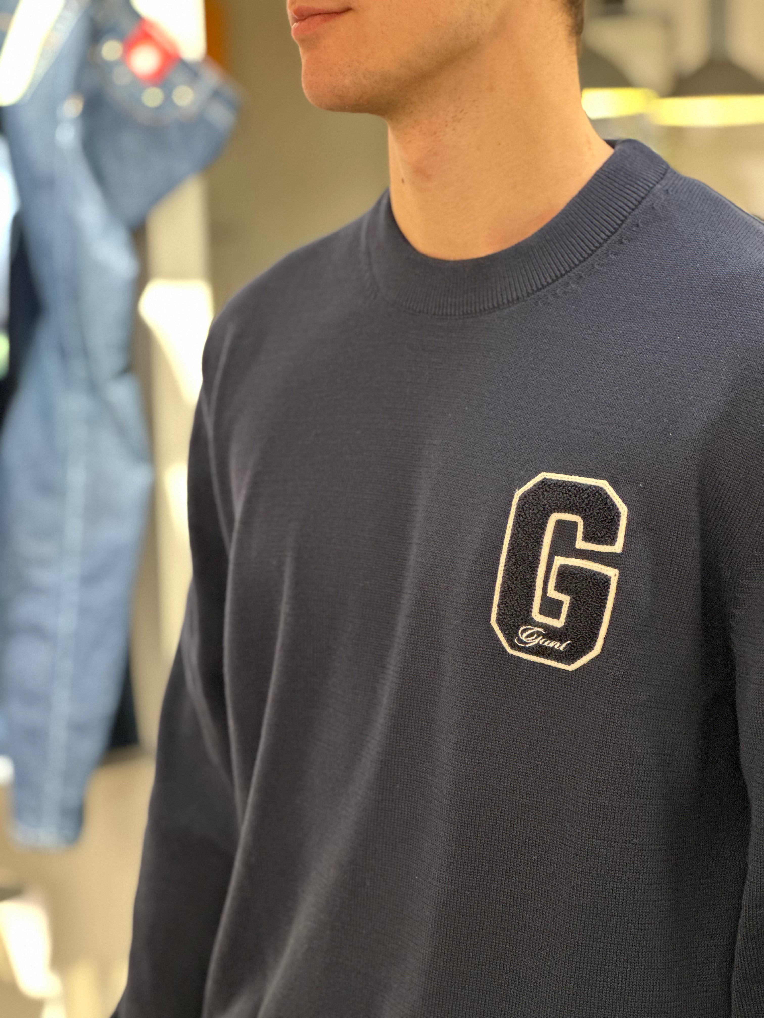 SMALL GRAFIC BADGE C-NECK