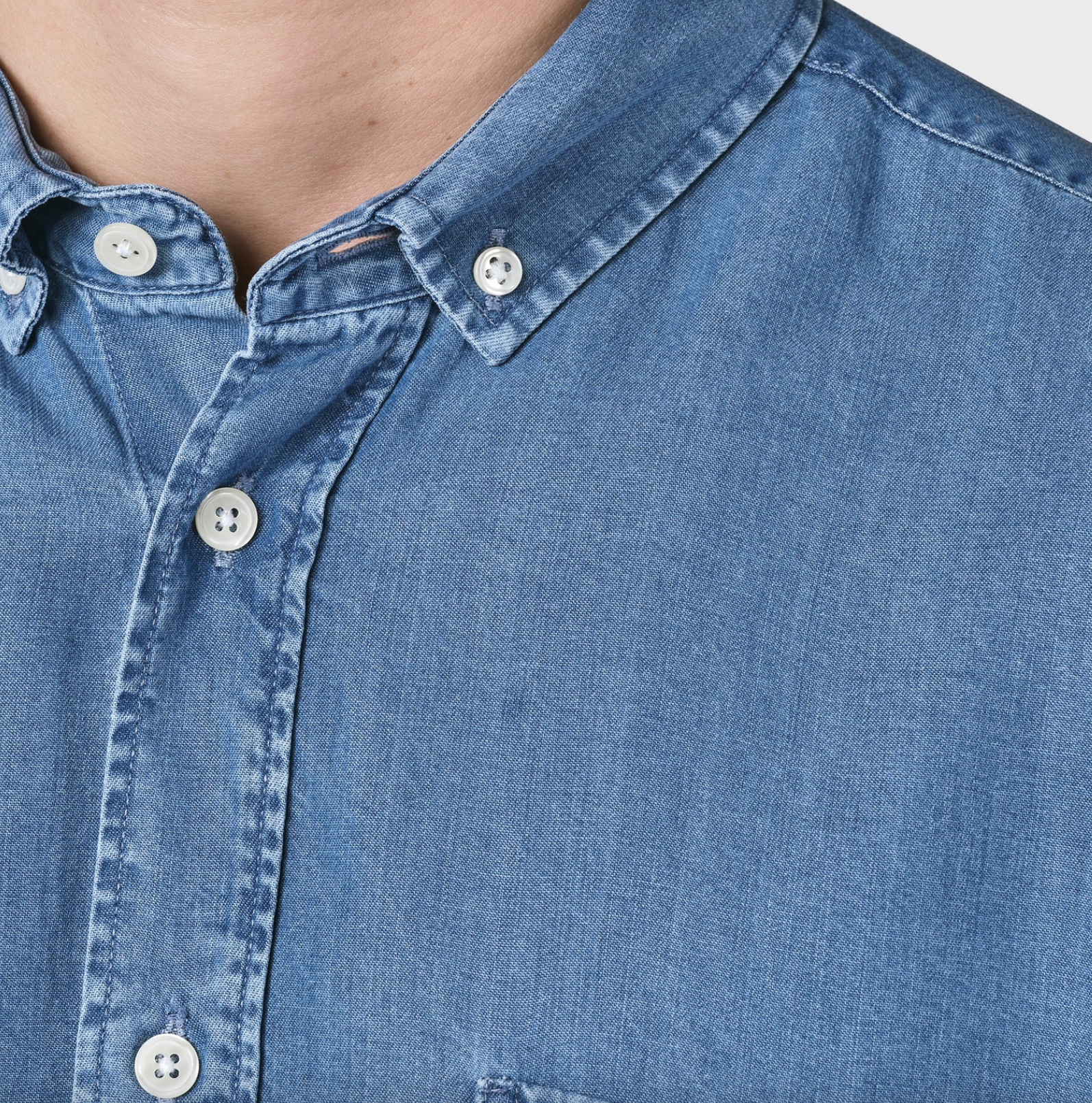 BENJAMIN CHAMBRAY SHIRT
