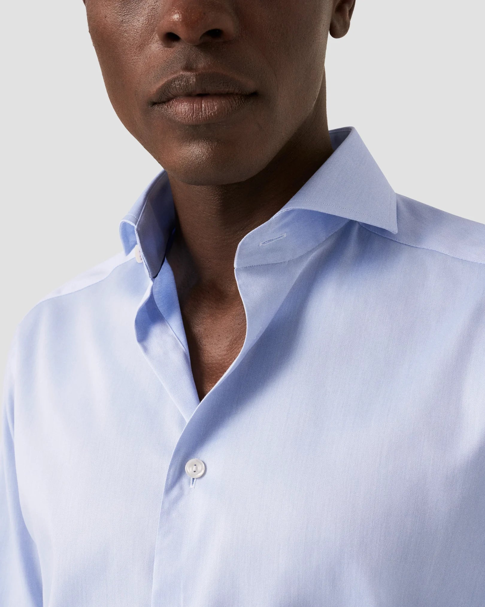 SIGNATURE TWILL SHIRT / SLIM FIT / EXTREME CUT AWAY FLIP
